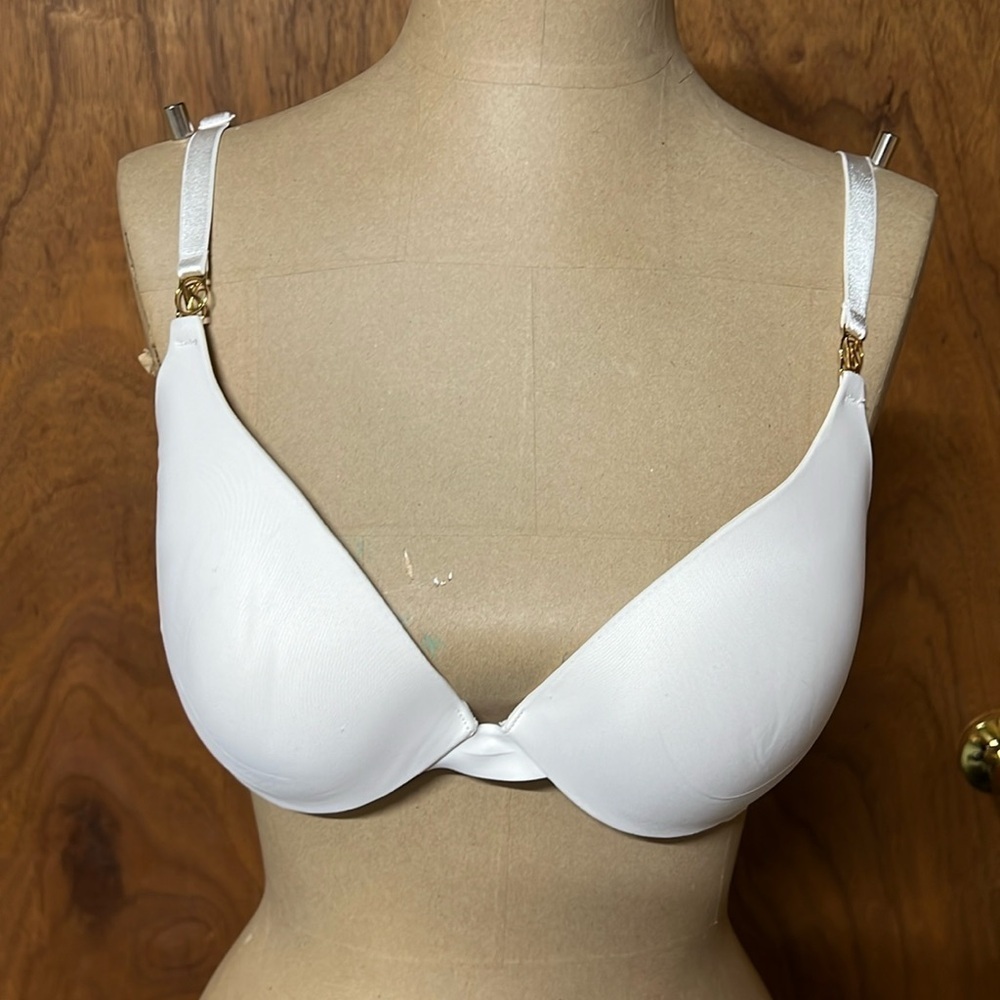 Women’s Victoria’s Secret Very Sexy uplifting plunge size 34D white in color